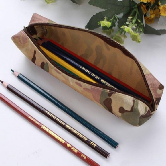Handbags - 🍀l🎅 NEW! Pencil pouch khaki camo